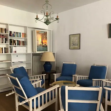 Le Manoir De Szálloda *